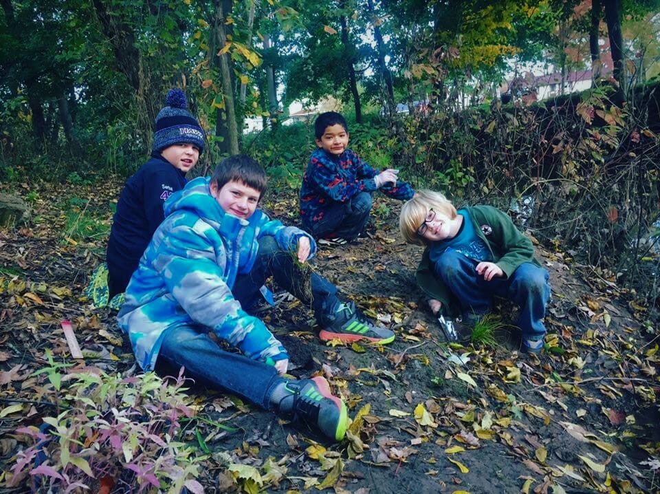 Student volunteers in the Rogue River Home Waters Initiative youth outreach program.